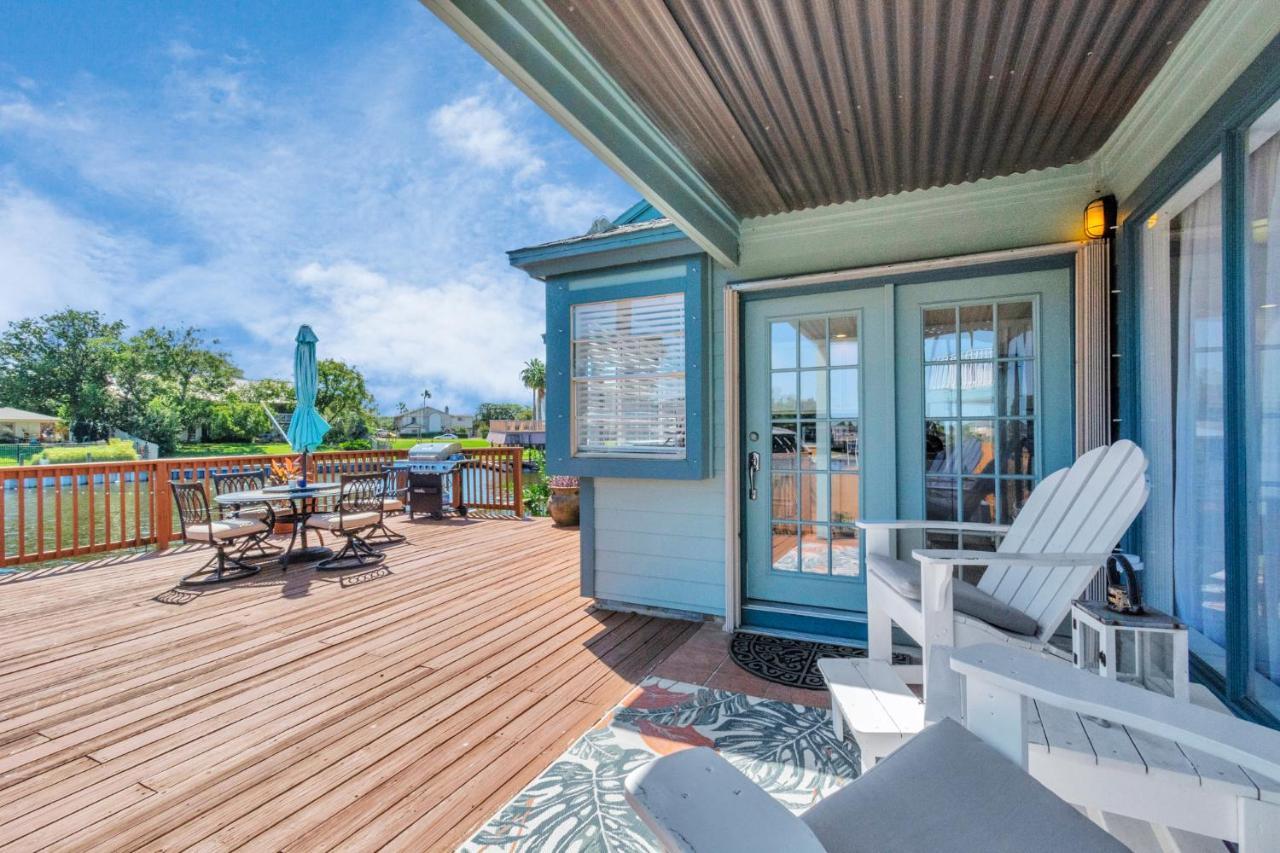 Beauty On The Water! Lake House Near The Beaches! 갤버스턴 외부 사진